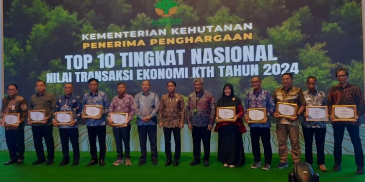 Pemprov. Sulteng Terima Penghargaan Top 5 Tingkat Nasional Dalam Penerimaan Nilai Transaksi Ekonomi dan Kelompok Tani Hutan Tahun 2024