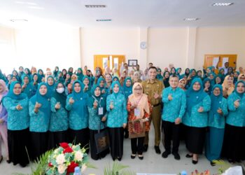 Dorong Kemandirian Ekonomi Perempun, Sry Nirwanti Bahasoan Buka Pelatihan Seni Merias dan Merangkai Bunga