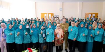 Dorong Kemandirian Ekonomi Perempun, Sry Nirwanti Bahasoan Buka Pelatihan Seni Merias dan Merangkai Bunga